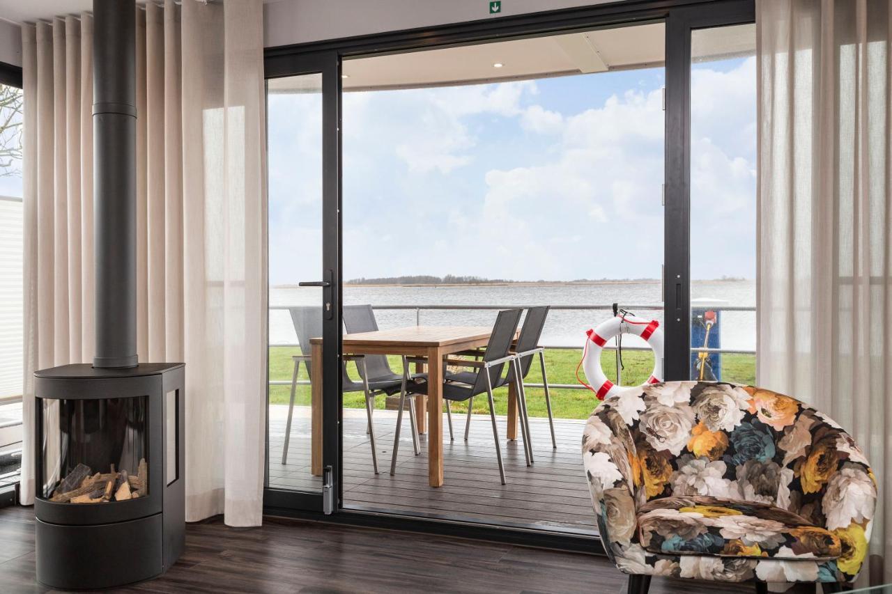 Welcome In - Houseboat 'Elysium' Met Eigen Aanlegsteiger Sneek - Offingawier Exteriér fotografie