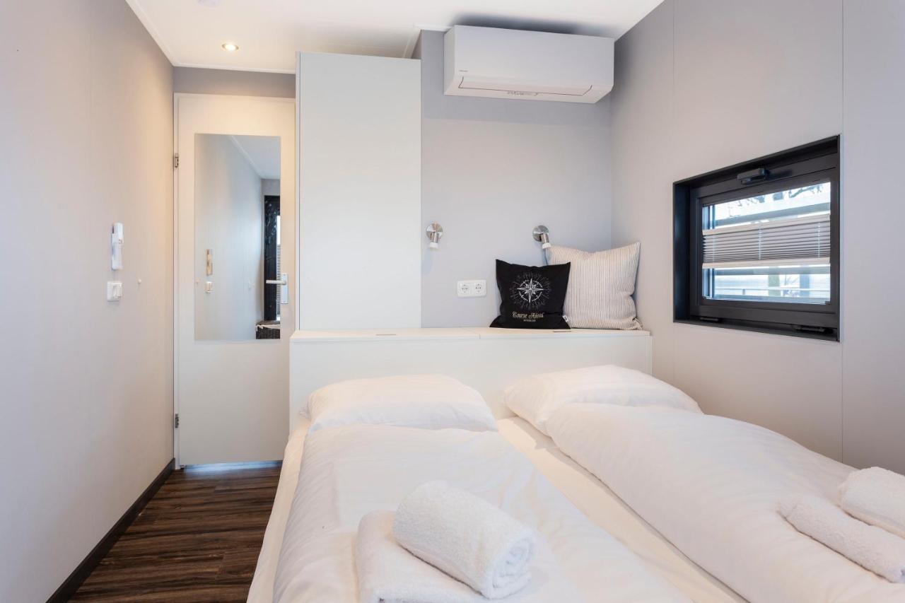 Welcome In - Houseboat 'Elysium' Met Eigen Aanlegsteiger Sneek - Offingawier Exteriér fotografie