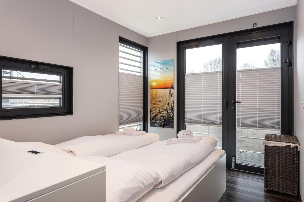 Welcome In - Houseboat 'Elysium' Met Eigen Aanlegsteiger Sneek - Offingawier Exteriér fotografie