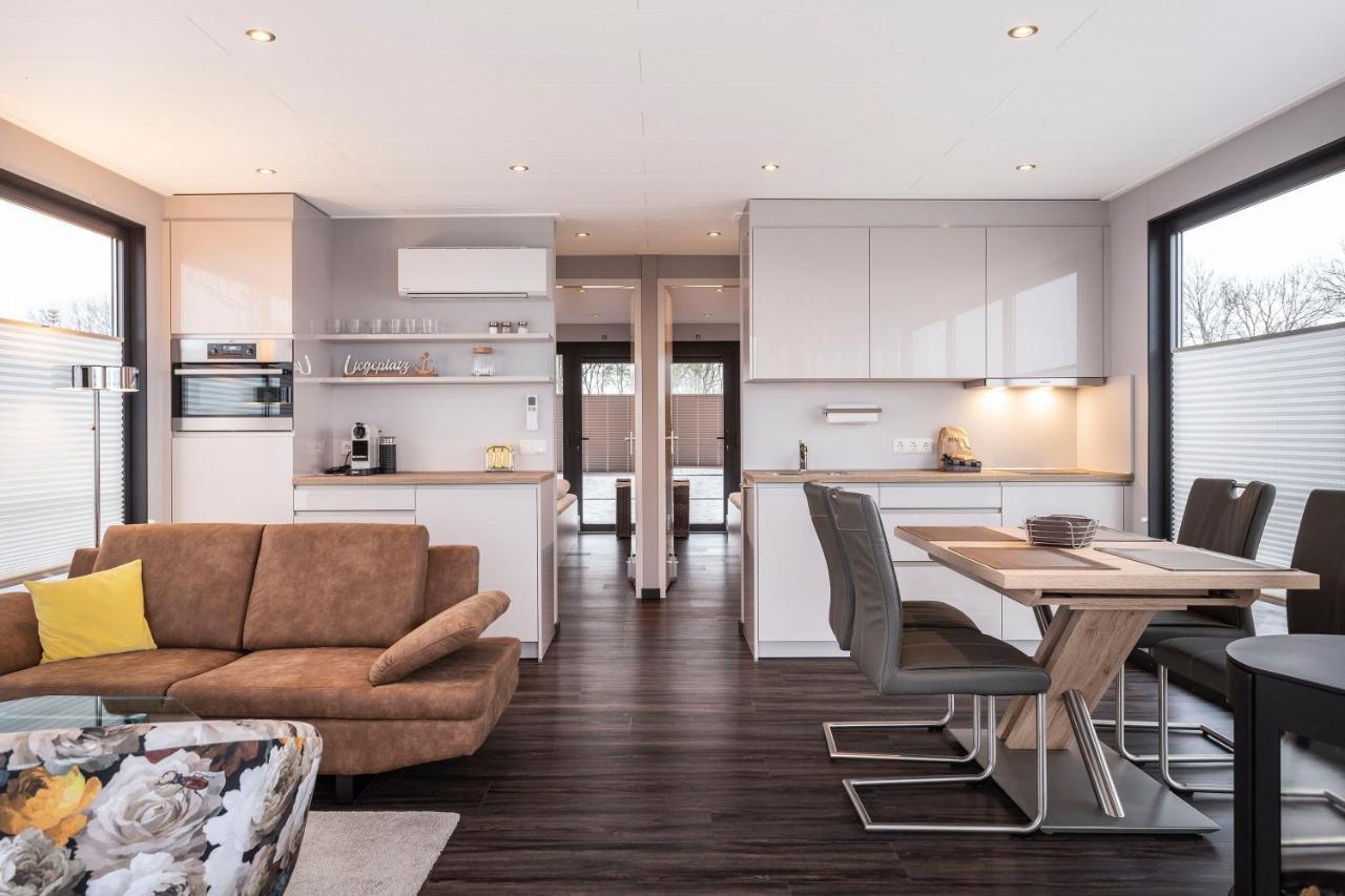 Welcome In - Houseboat 'Elysium' Met Eigen Aanlegsteiger Sneek - Offingawier Exteriér fotografie