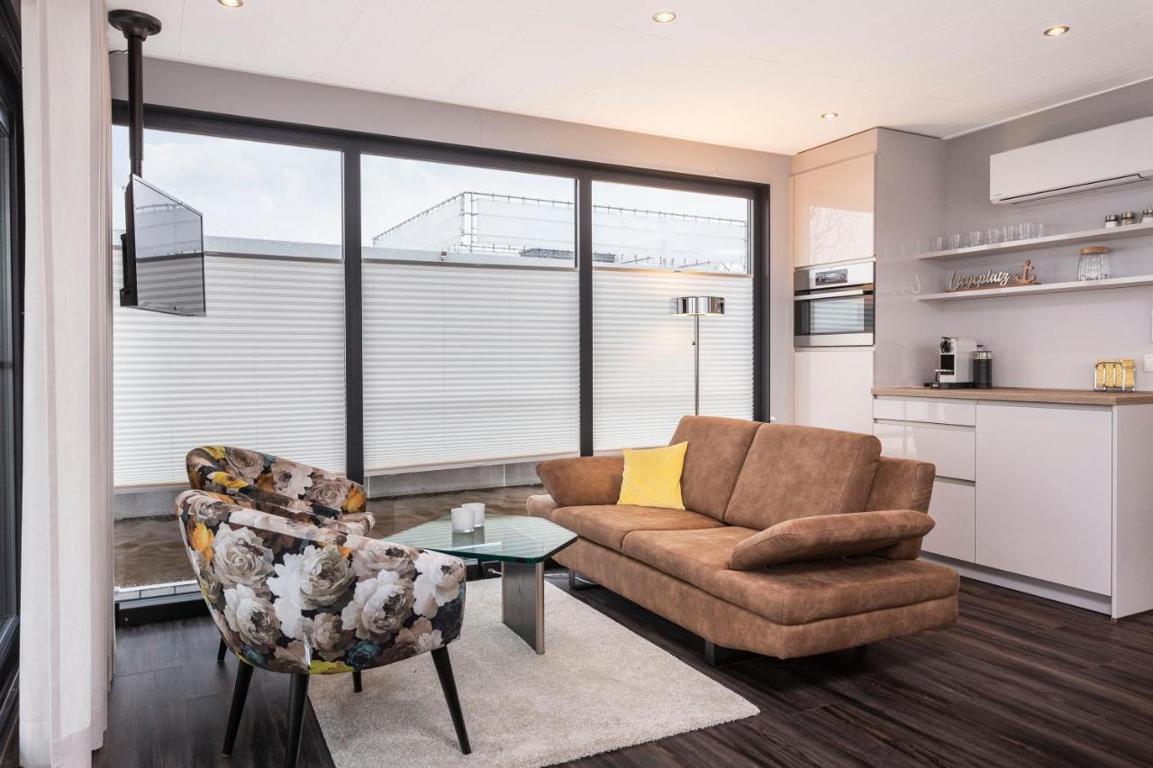 Welcome In - Houseboat 'Elysium' Met Eigen Aanlegsteiger Sneek - Offingawier Exteriér fotografie