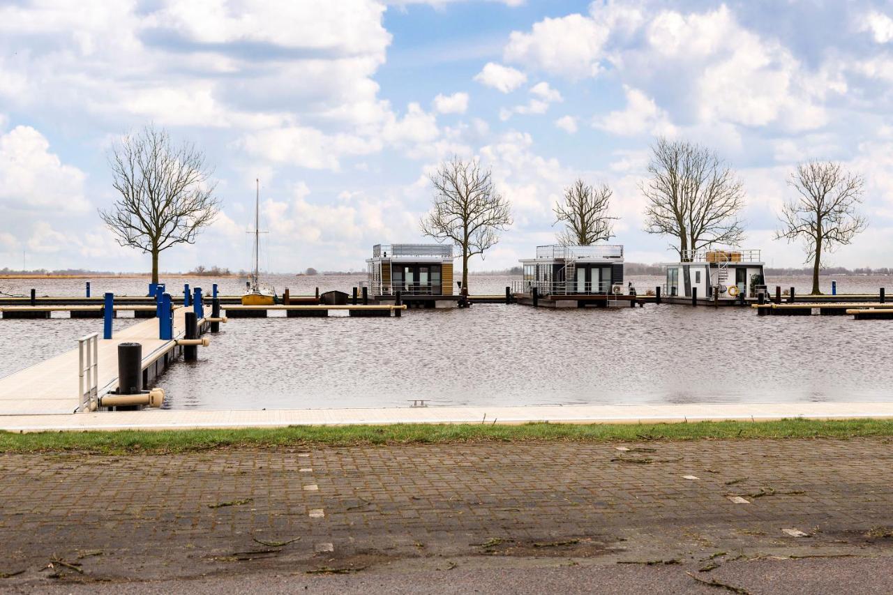 Welcome In - Houseboat 'Elysium' Met Eigen Aanlegsteiger Sneek - Offingawier Exteriér fotografie