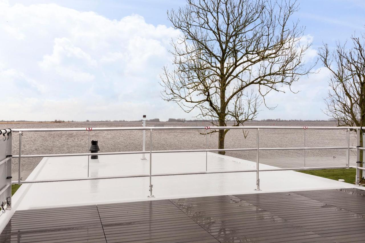 Welcome In - Houseboat 'Elysium' Met Eigen Aanlegsteiger Sneek - Offingawier Exteriér fotografie