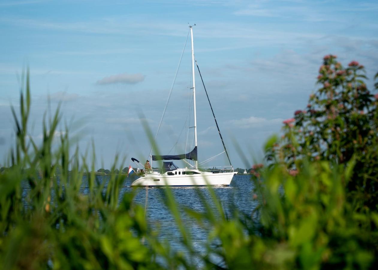 Welcome In - Houseboat 'Elysium' Met Eigen Aanlegsteiger Sneek - Offingawier Exteriér fotografie