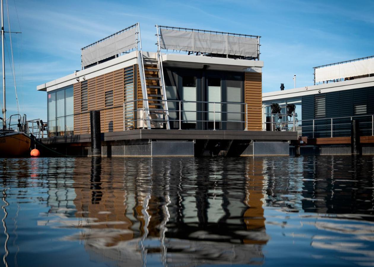 Welcome In - Houseboat 'Elysium' Met Eigen Aanlegsteiger Sneek - Offingawier Exteriér fotografie