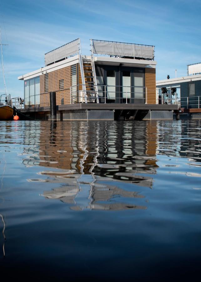 Welcome In - Houseboat 'Elysium' Met Eigen Aanlegsteiger Sneek - Offingawier Exteriér fotografie