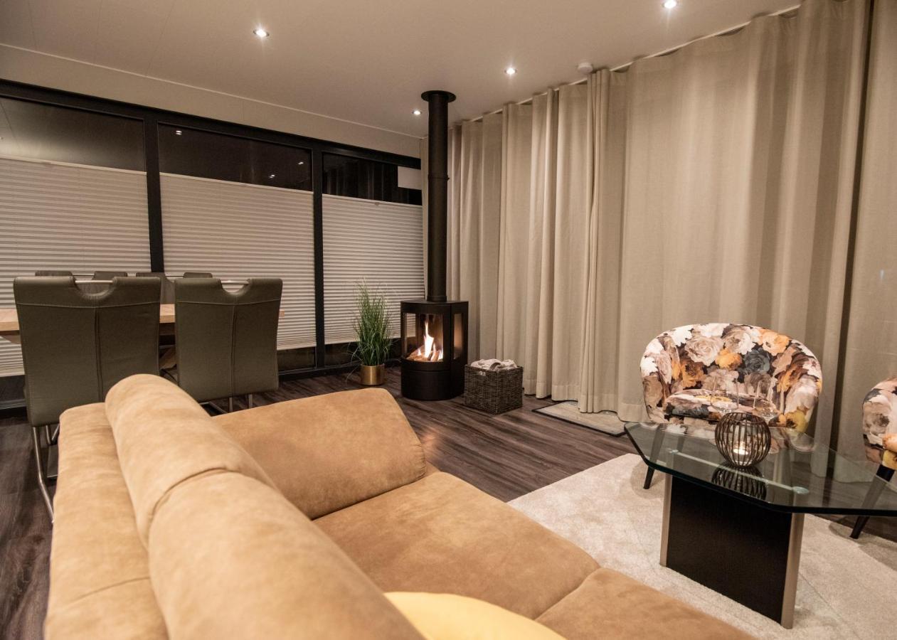 Welcome In - Houseboat 'Elysium' Met Eigen Aanlegsteiger Sneek - Offingawier Exteriér fotografie