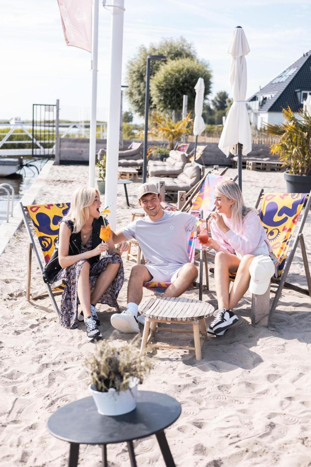 Welcome In - Houseboat 'Elysium' Met Eigen Aanlegsteiger Sneek - Offingawier Exteriér fotografie